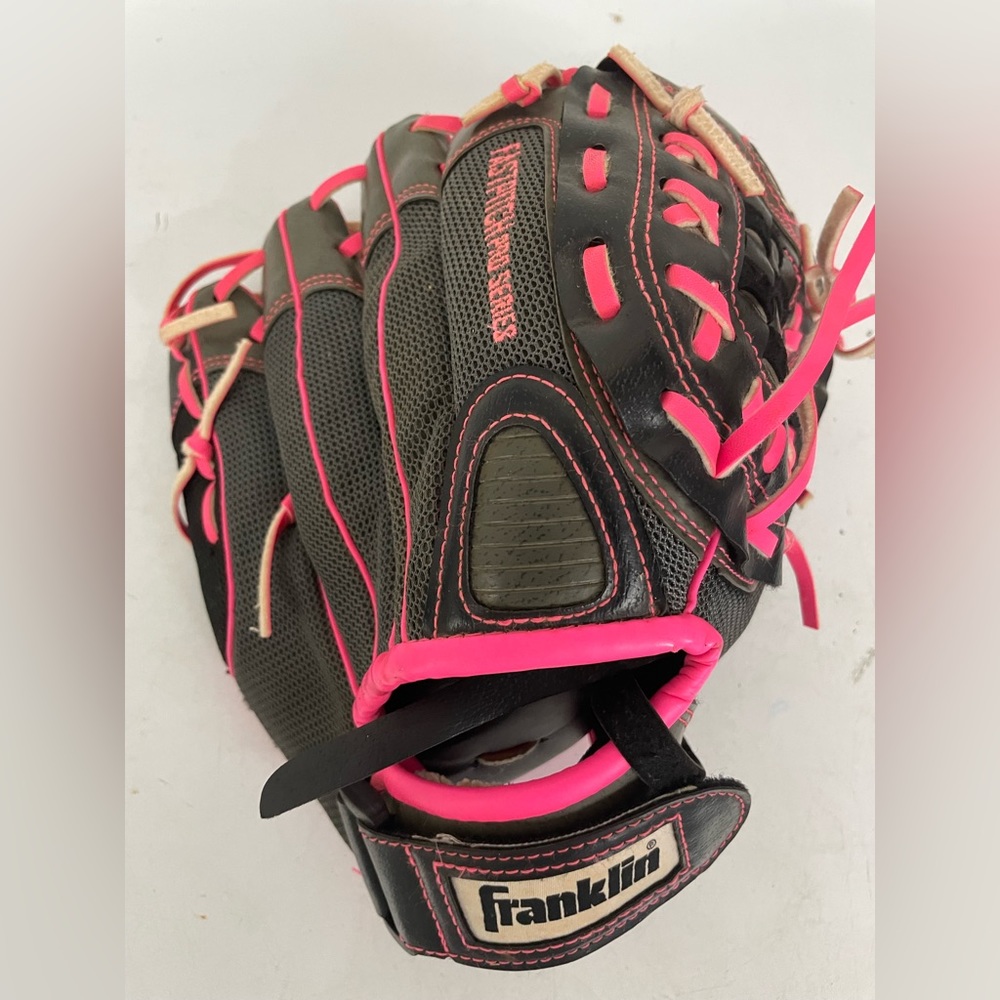 Franklin Windmill Fastpitch Pro Series 11" Softball Glove Right Hand Throw Pink